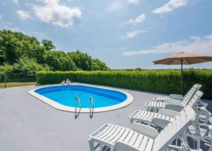 Tatil Evi Flora With Pool Pestovic