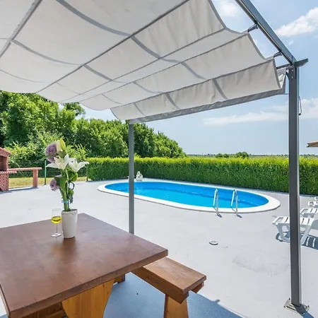Holiday home Flora With Pool Policnik