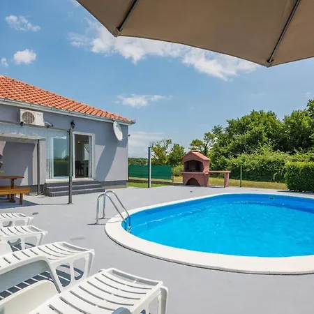 Holiday home Flora With Pool